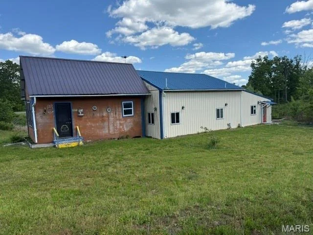 Unit for sale at 150 W Birds Nest Road, Cuba, MO 65453