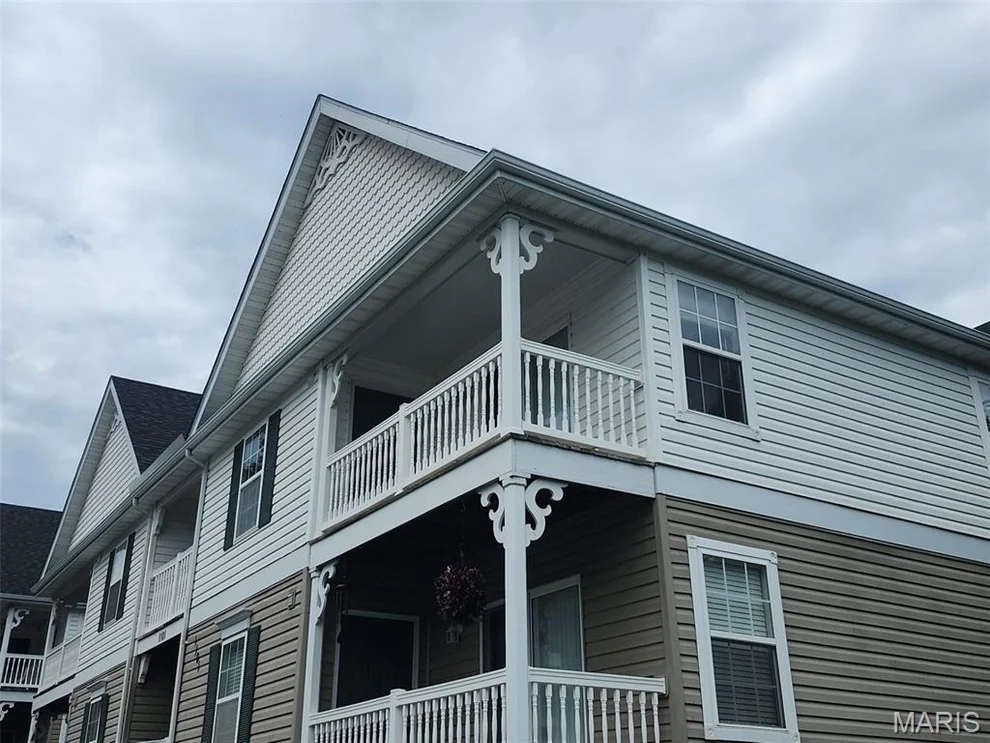 Unit for sale at 1101 Arbor Creek Drive, St Louis, MO 63122