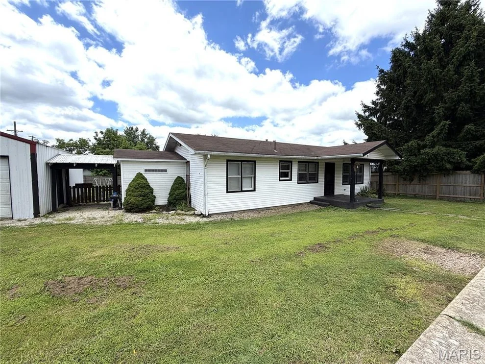 Unit for sale at 221 E 3rd Street, Mountain View, MO 65548