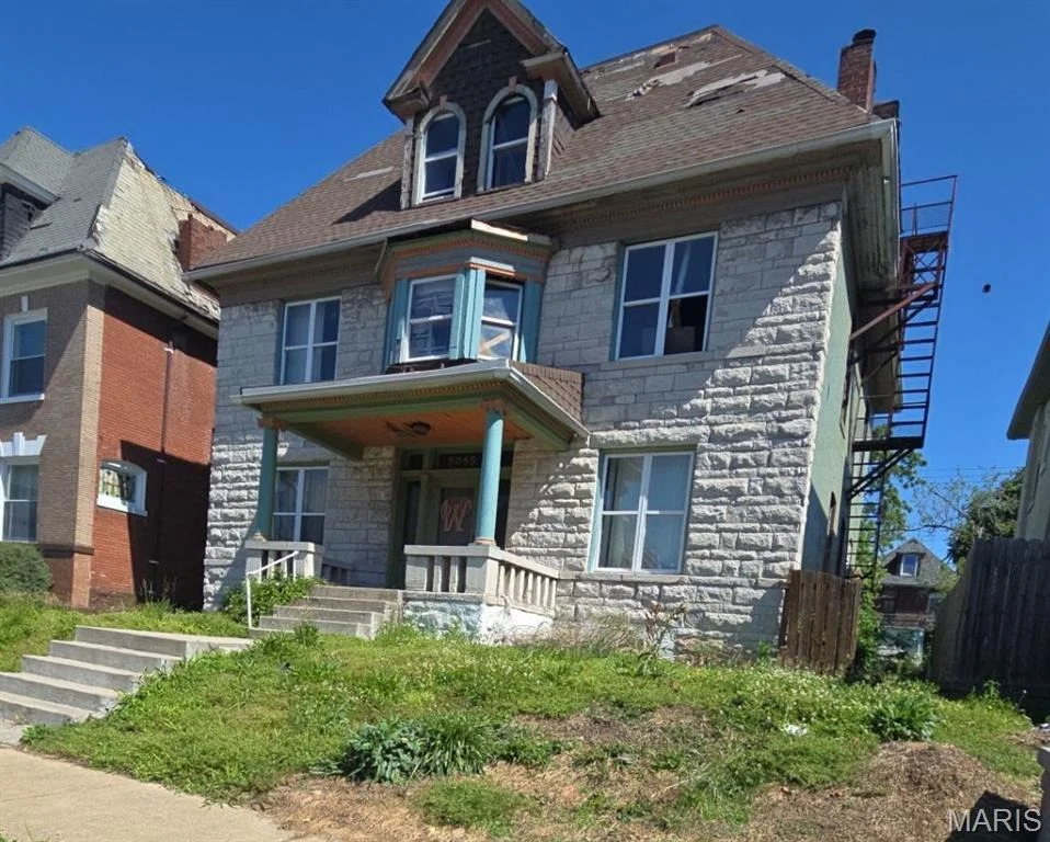Unit for sale at 5045 Raymond Avenue, St Louis, MO 63113