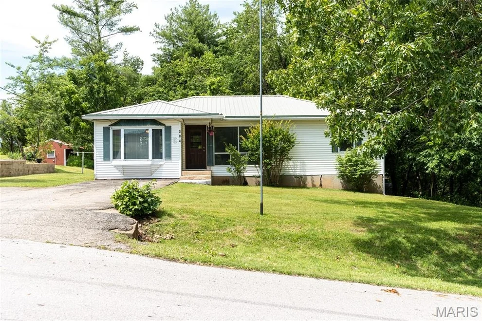 Unit for sale at 304 W 6th Street, Dixon, MO 65459