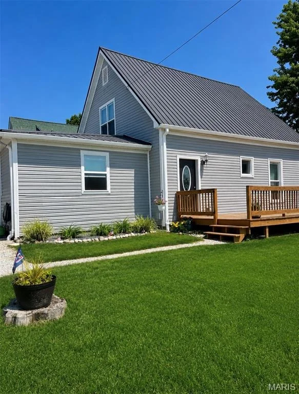 Unit for sale at 720 Chase Street, Hillsboro, IL 62049