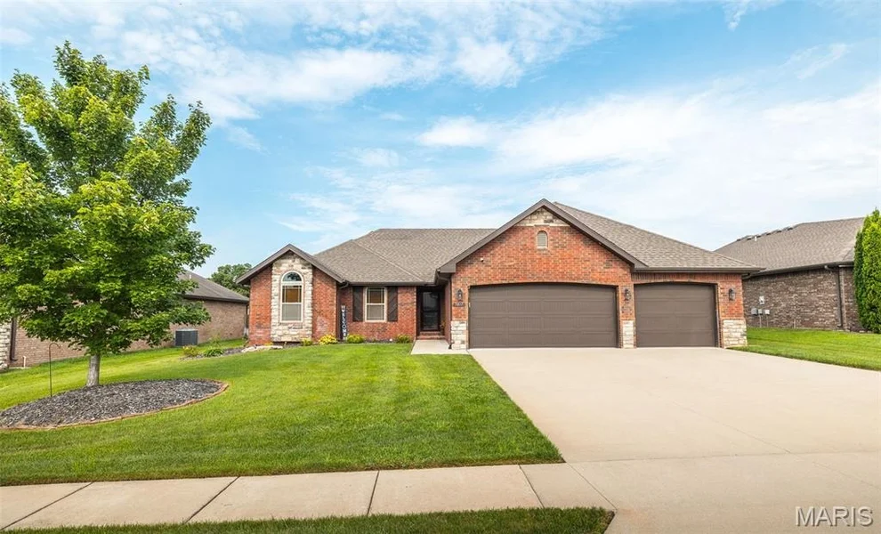 Unit for sale at 5817 S Cottonwood Drive, Battlefield, MO 65619