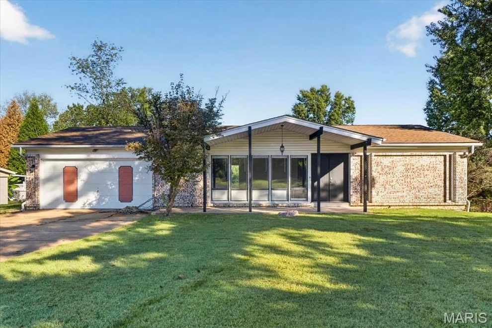 Unit for sale at 14 El Jer Drive, Cedar Hill, MO 63016