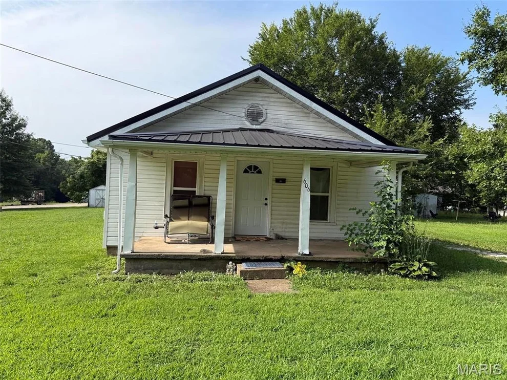 Unit for sale at 606 Park Street, Willow Springs, MO 65793