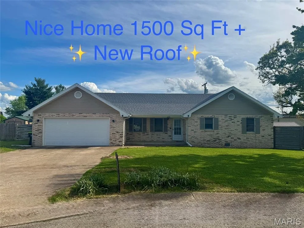 Unit for sale at 206 Meadowmere Court, Lebanon, MO 65536