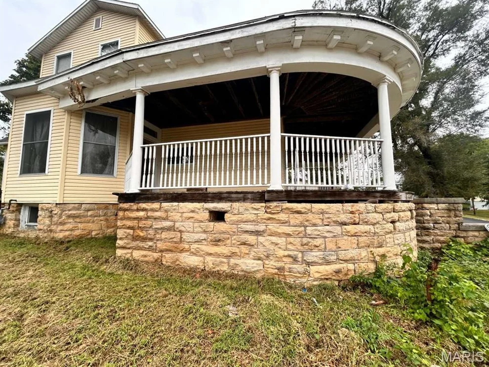 Unit for sale at 501 W Washington Street, La Grange, MO 63448