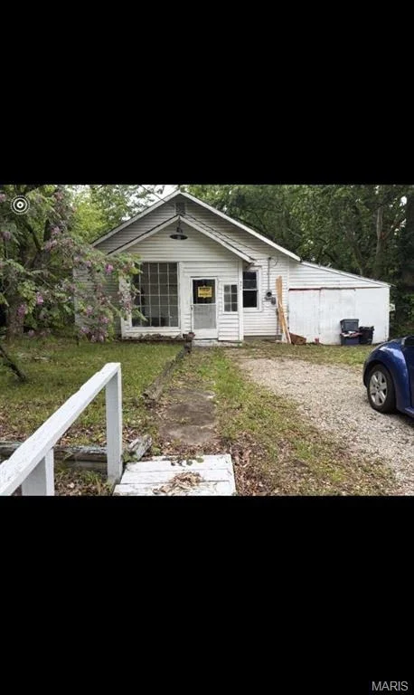 Unit for sale at 904 W Division Street, Bolivar, MO 65613