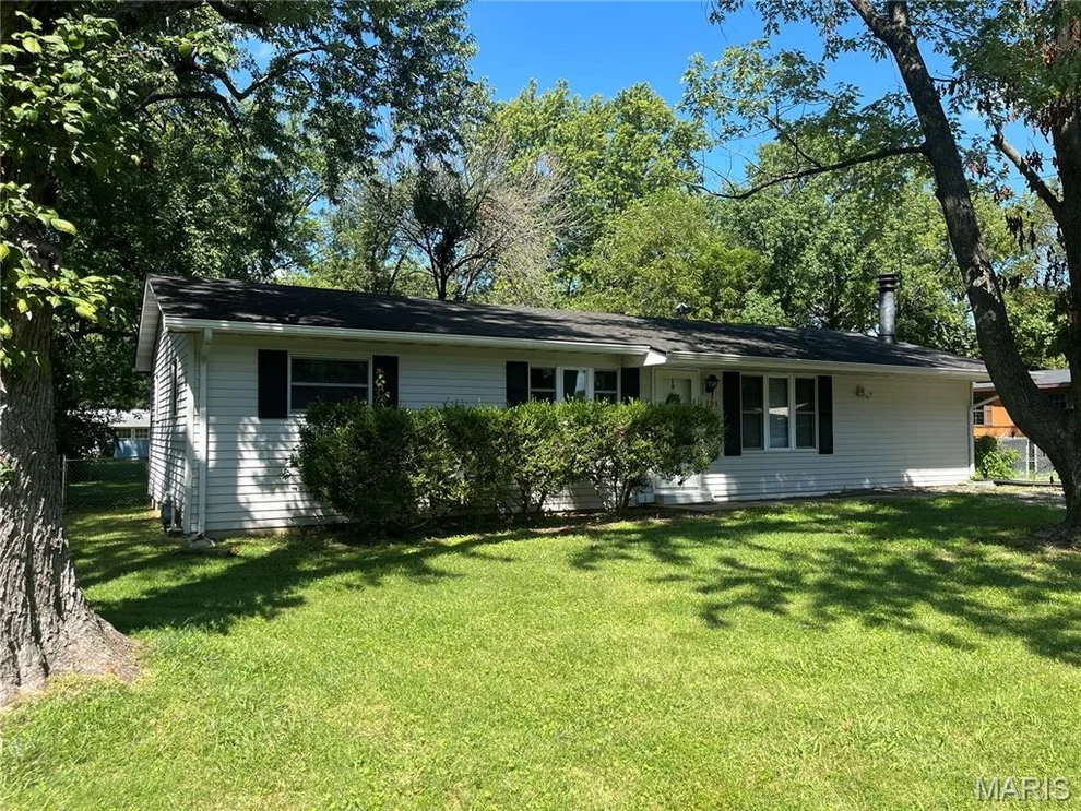 Unit for sale at 121 Richmond Drive, Fairview Heights, IL 62208