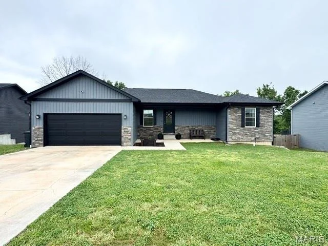 Unit for sale at 140 La Vista Drive, Waynesville, MO 65583