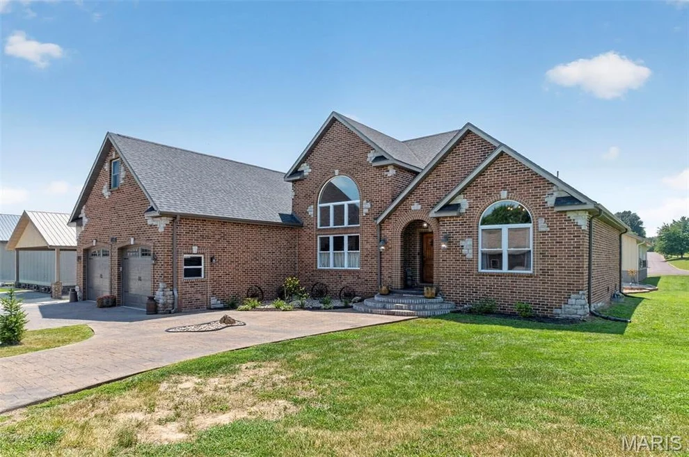 Unit for sale at 1504 M- East 15th Street, Mountain Grove, MO 65711