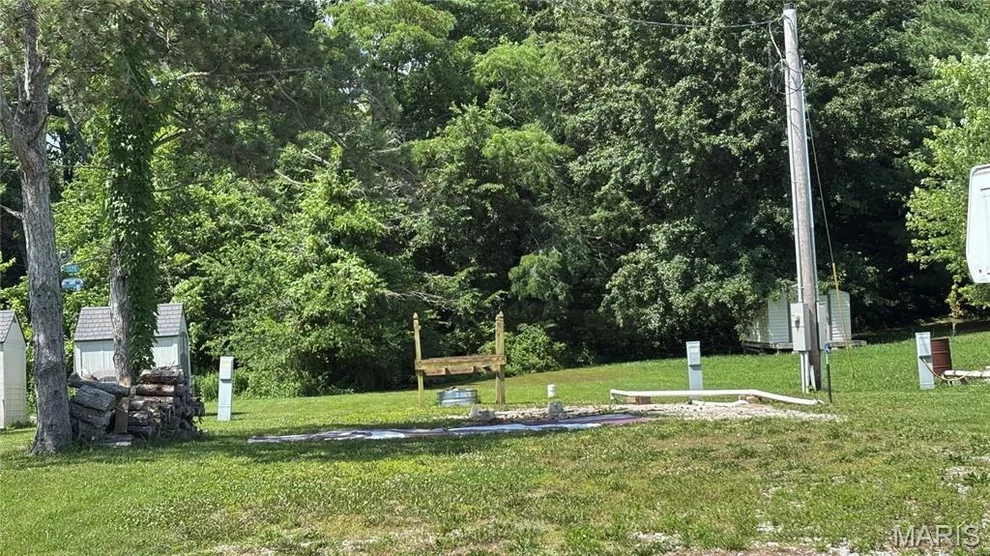 Unit for sale at 21169 Bunny Trail, Carlyle, IL 62231