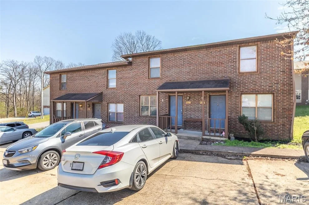 Unit for sale at 2700 Holly Trail, Poplar Bluff, MO 63901