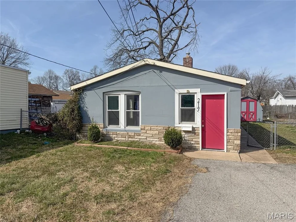 Unit for sale at 217 W Arlee Avenue, St Louis, MO 63125