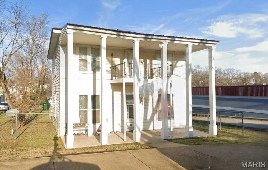 Unit for sale at 305 E Main Street, Willow Springs, MO 65793