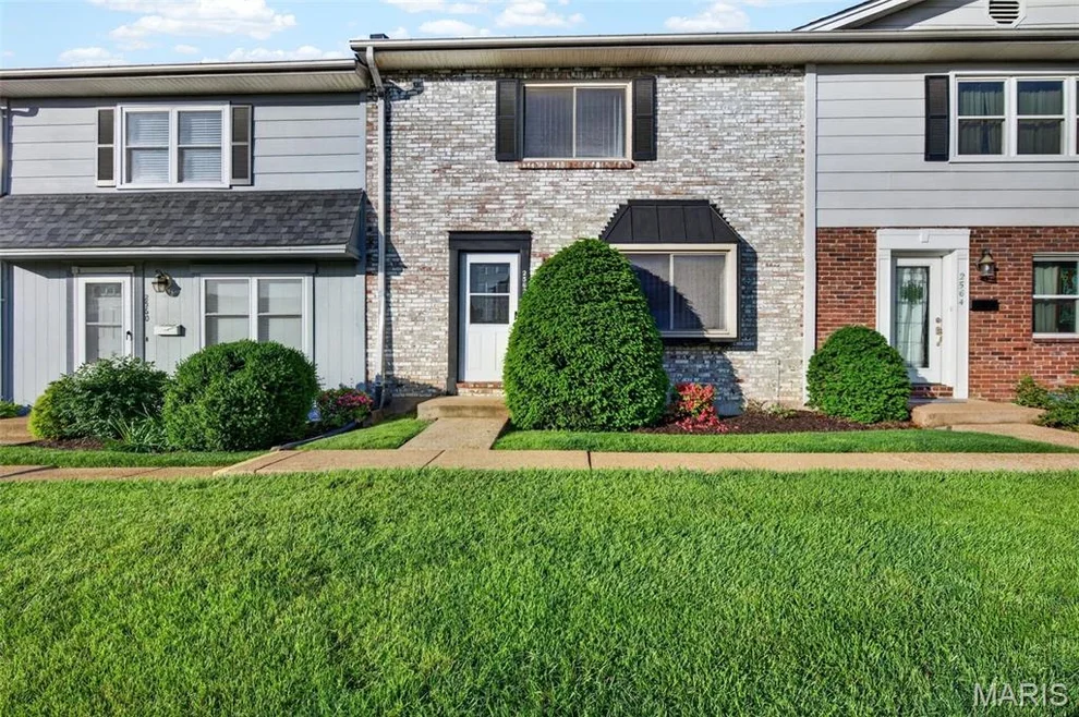 Unit for sale at 2562 Grayland Walk, Unincorporated, MO 63129