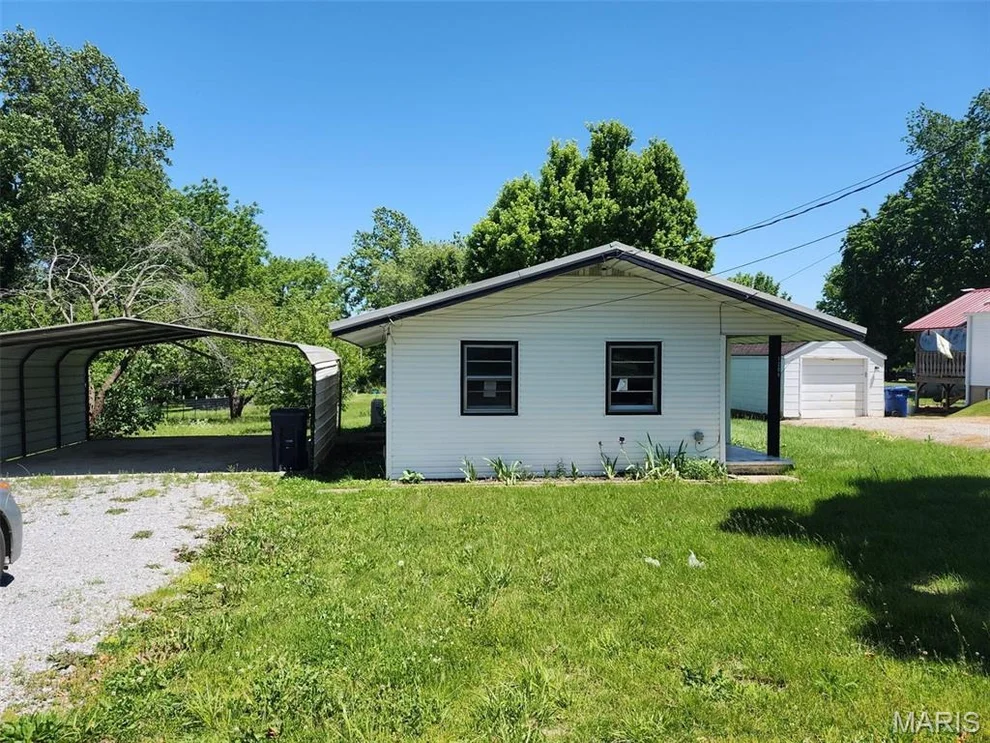 Unit for sale at 1208 Thomasville Road, Houston, MO 65483