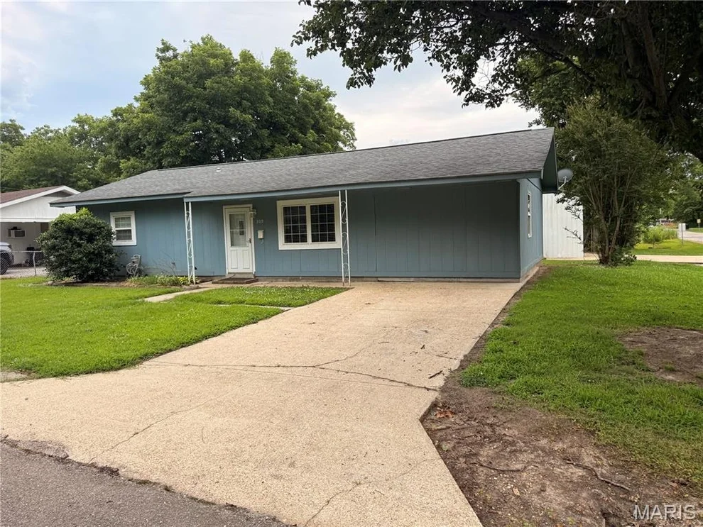 Unit for sale at 309 Park Street, Campbell, MO 63933