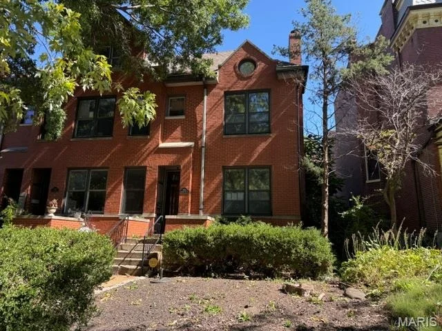 Unit for sale at 1904 Compton Hill Place, St Louis, MO 63104