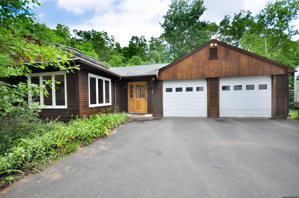 Unit for sale at 164 Mountain Road, Simsbury, CT 06092