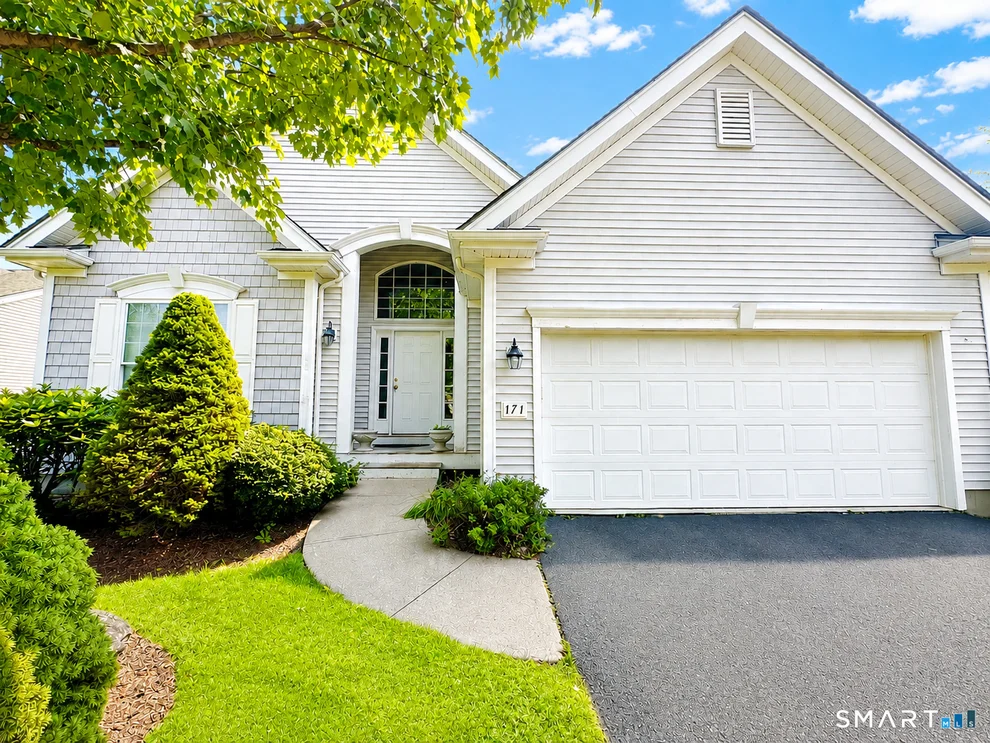 Unit for sale at 171 Country Club Drive, Oxford, CT 06478