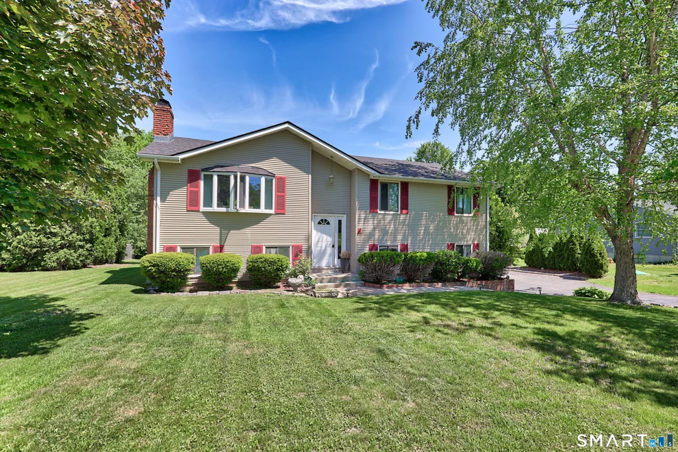 Unit for sale at 97 Dorothy Lane, Plymouth, CT 06786