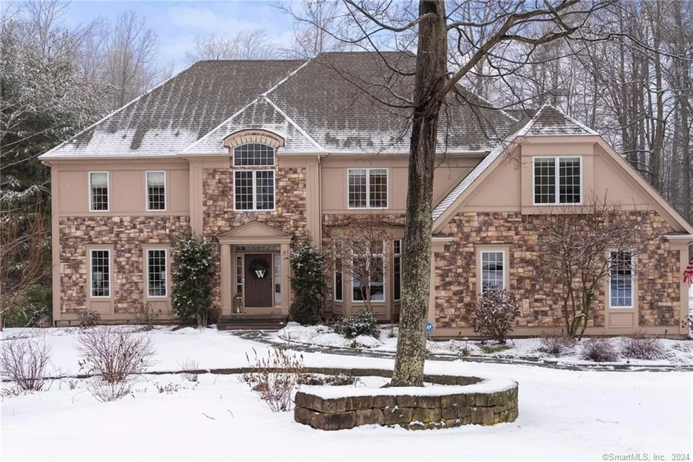 Unit for sale at 40 Pheasant Chase, West Hartford, CT 06117