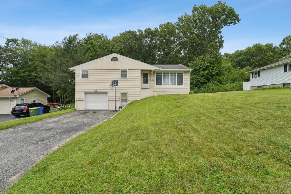 Unit for sale at 283 Courtland Avenue, Waterbury, CT 06705