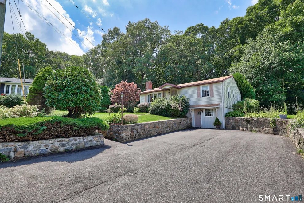 Unit for sale at 14 Richard Lane, Prospect, CT 06712
