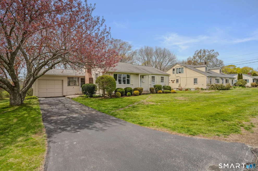 Unit for sale at 4 Champlin Hill Court, East Lyme, CT 06357