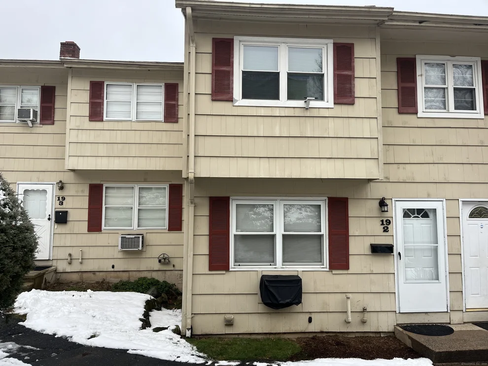 Unit for sale at 19 Coach Circle, Naugatuck, CT 06770