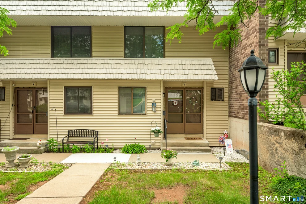 Unit for sale at 9 Hemlock Court, Cromwell, CT 06416