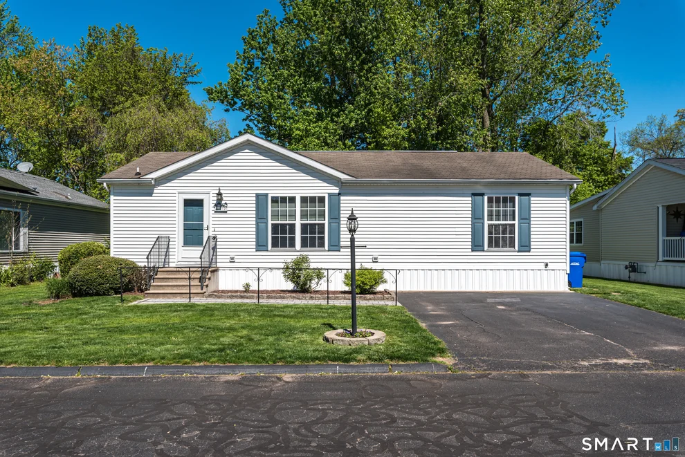 Unit for sale at 17 Laurel Circle, East Windsor, CT 06088