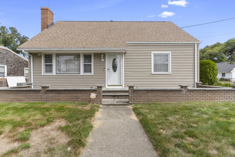Unit for sale at 70 Meadowbrook Road, Stratford, CT 06614