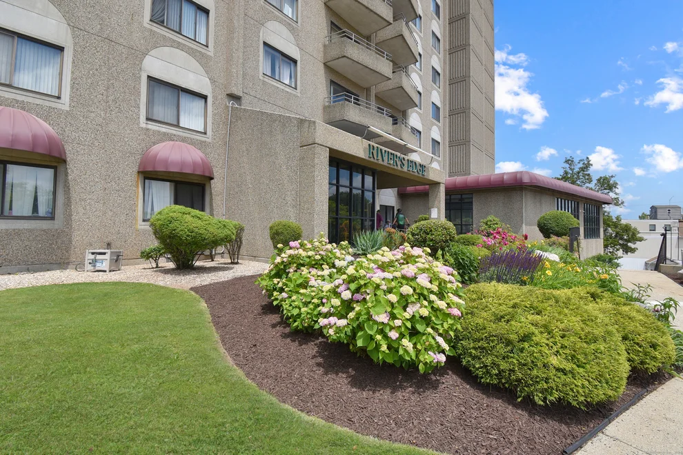 Unit for sale at 111 Dekoven Drive, Middletown, CT 06457