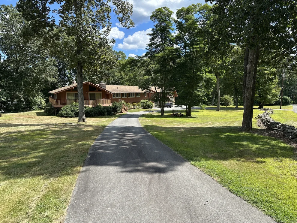 Unit for sale at 14 Kenilworth Drive, Killingworth, CT 06419