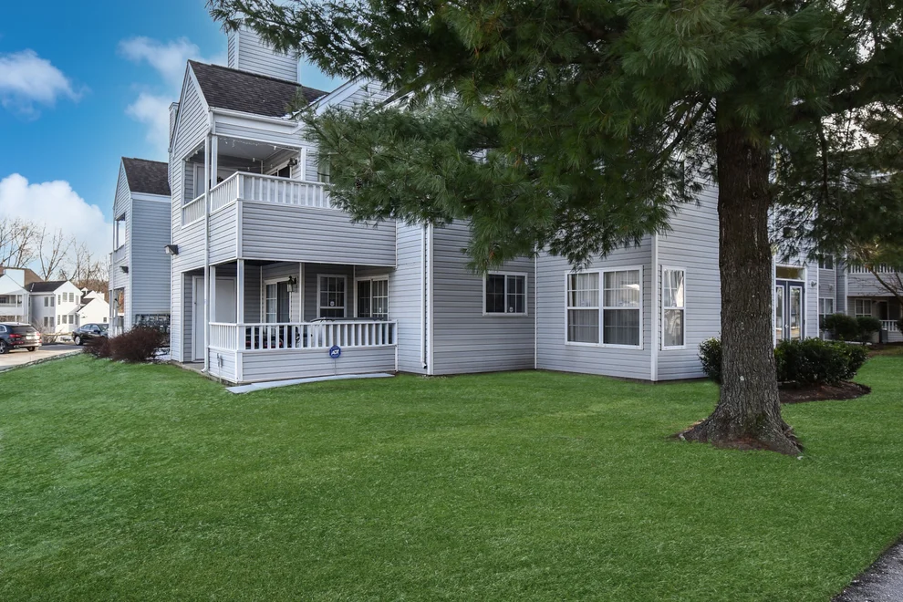 Unit for sale at 15 Forest Glen Circle, Middletown, CT 06457