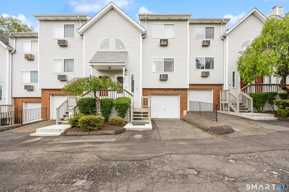Unit for sale at 925 Oronoke Road, Waterbury, CT 06708
