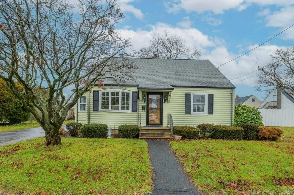 Unit for sale at 13 Surrey Lane, Southington, CT 06489