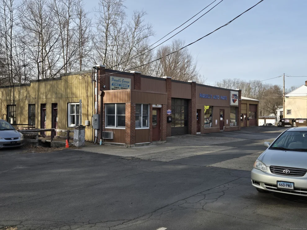 Unit for sale at 616 Main Street, Southbury, CT 06488
