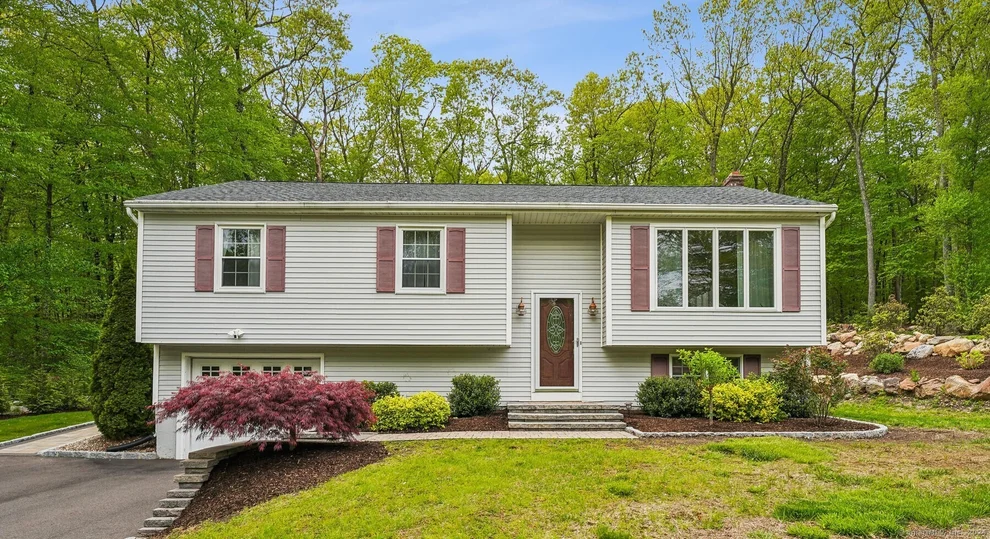 Unit for sale at 31 Woodhaven Drive, Burlington, CT 06013