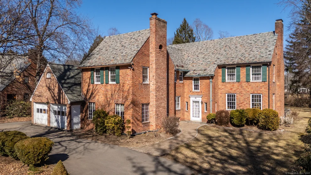 Unit for sale at 366 Bloomfield Avenue, West Hartford, CT 06117