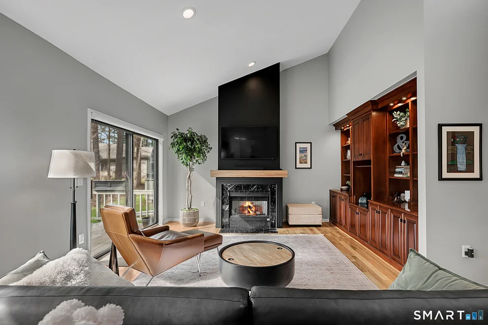 Unit for sale at 5 Vista Terrace, Avon, CT 06001