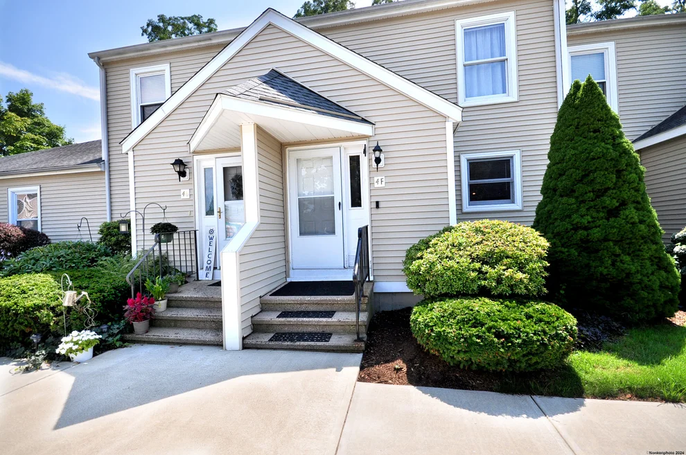 Unit for sale at 4 The Hamlet, Enfield, CT 06082