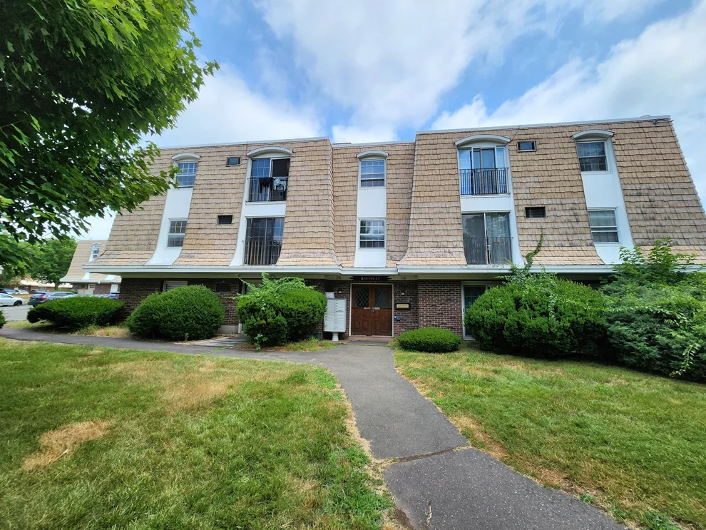 Unit for sale at 1168 Middle Turnpike, Manchester, CT 06040