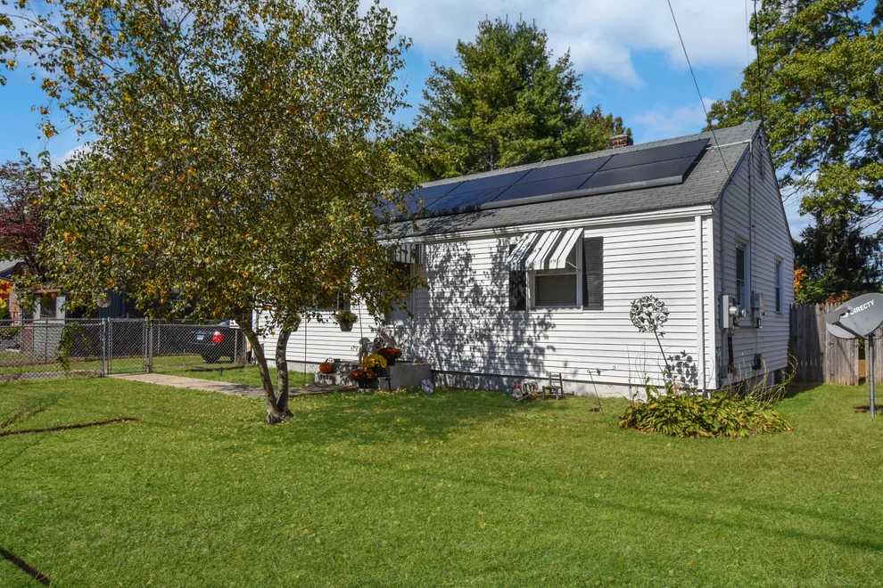 Unit for sale at 106 Shadycrest Drive, East Hartford, CT 06118