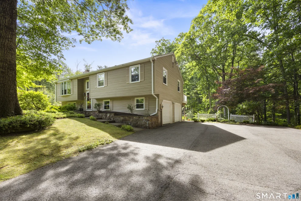 Unit for sale at 225 Timber Lane, Cheshire, CT 06410