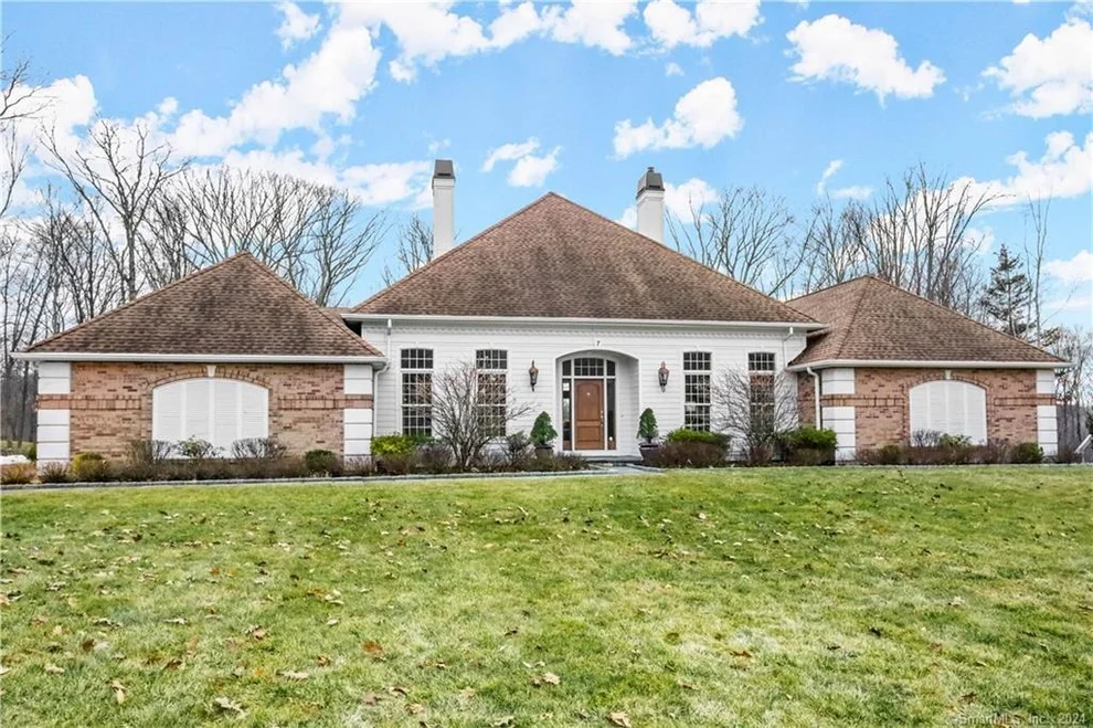 Unit for sale at 7 Spruce Ridge Drive, New Fairfield, CT 06812