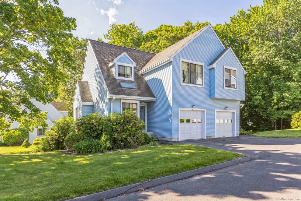 Unit for sale at 32 Locust Lane, Farmington, CT 06032