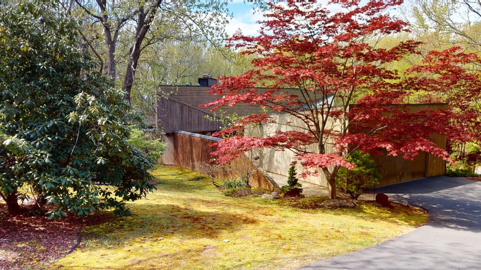 Unit for sale at 97 Wyneding Hill Road, Manchester, CT 06040